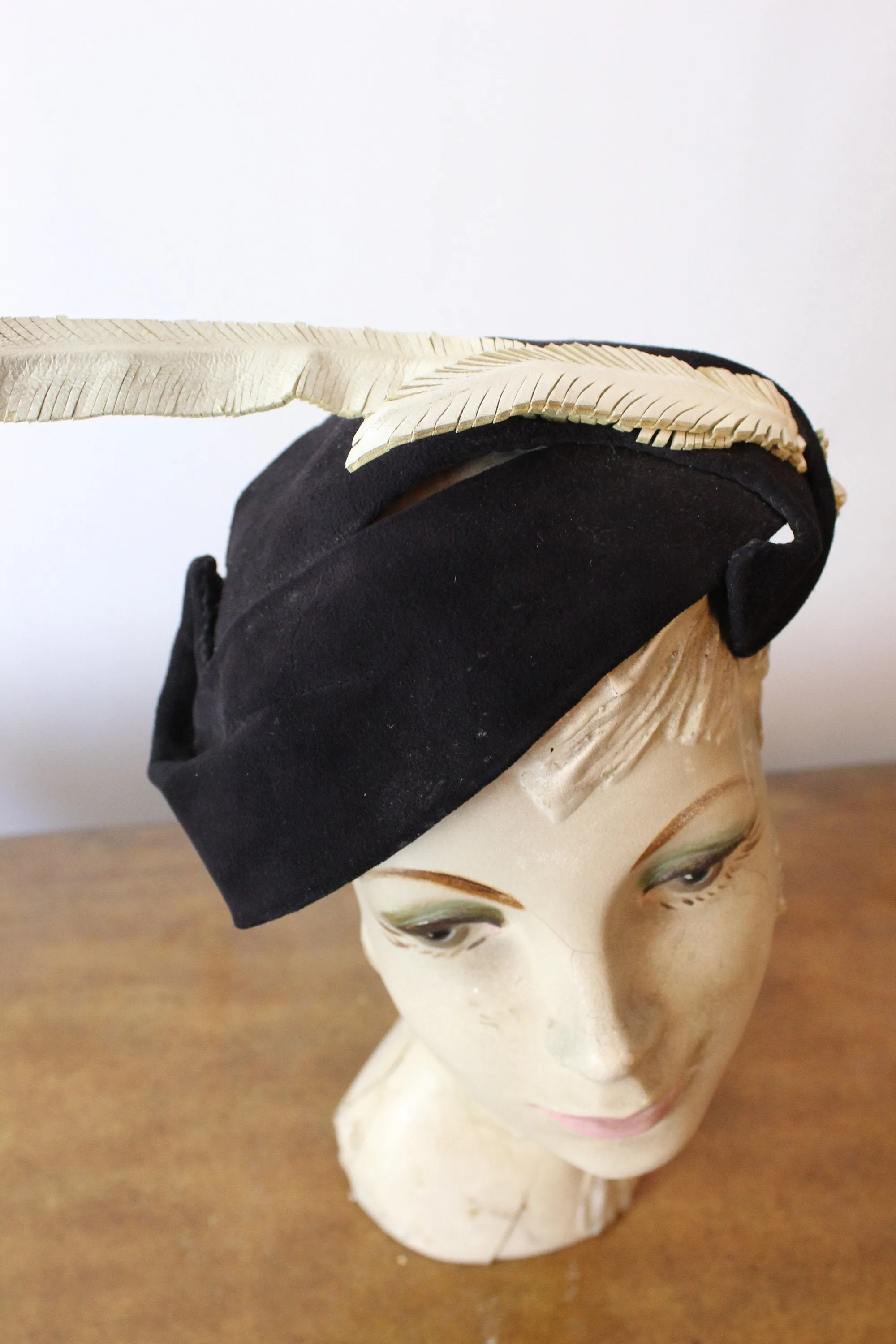 1950s LEATHER FEATHERS fascinator HAT | new fall