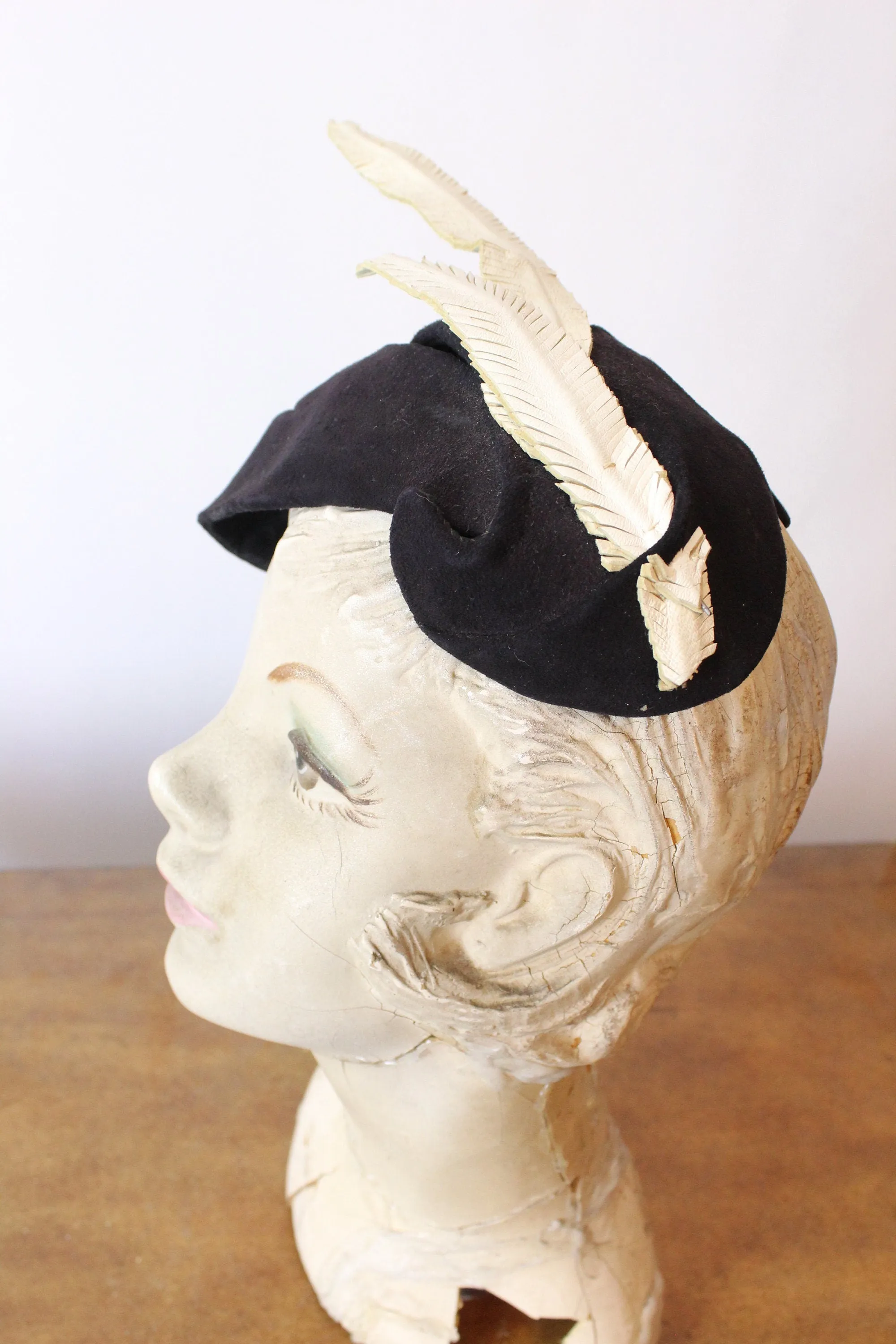 1950s LEATHER FEATHERS fascinator HAT | new fall