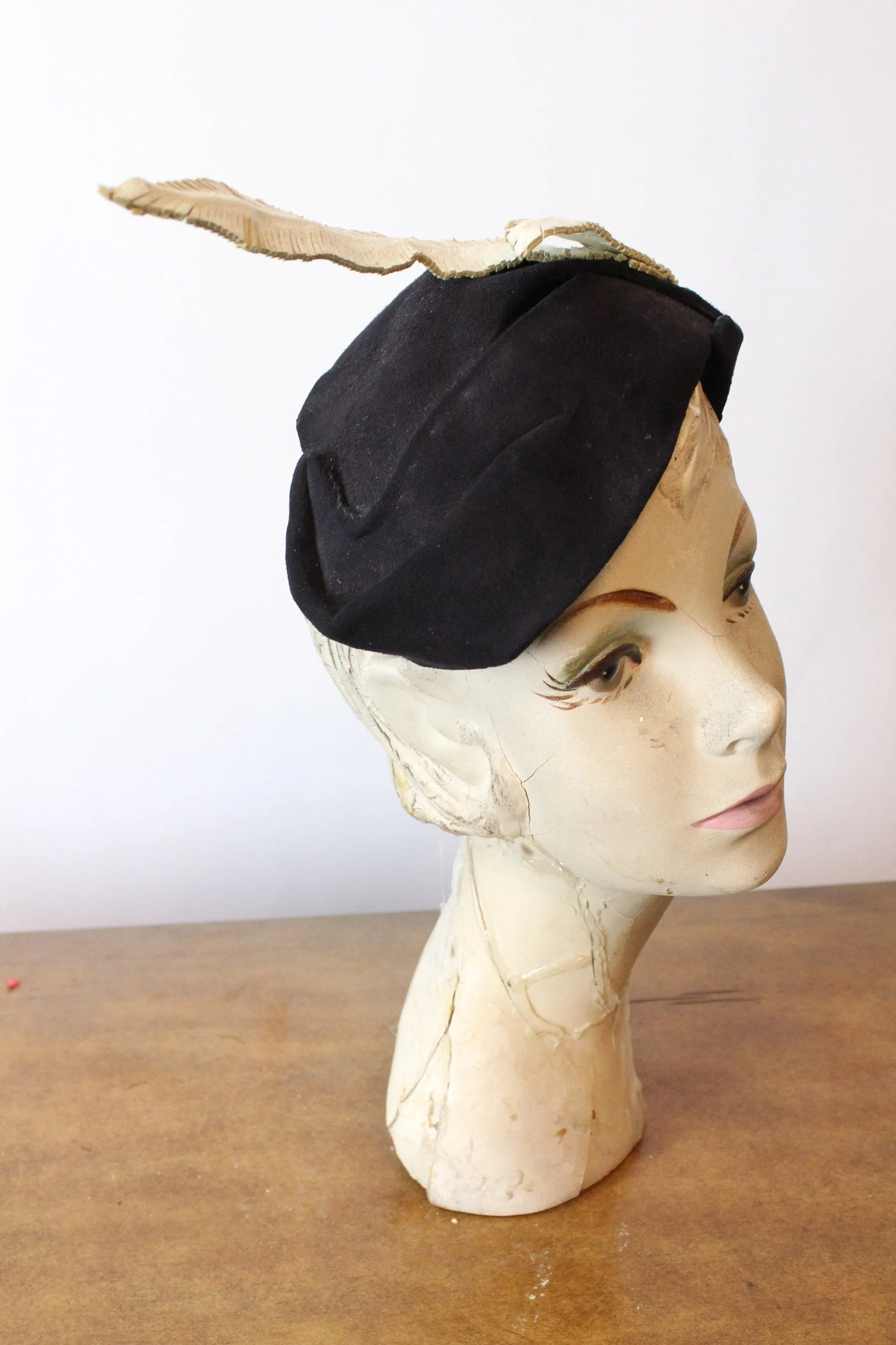 1950s LEATHER FEATHERS fascinator HAT | new fall