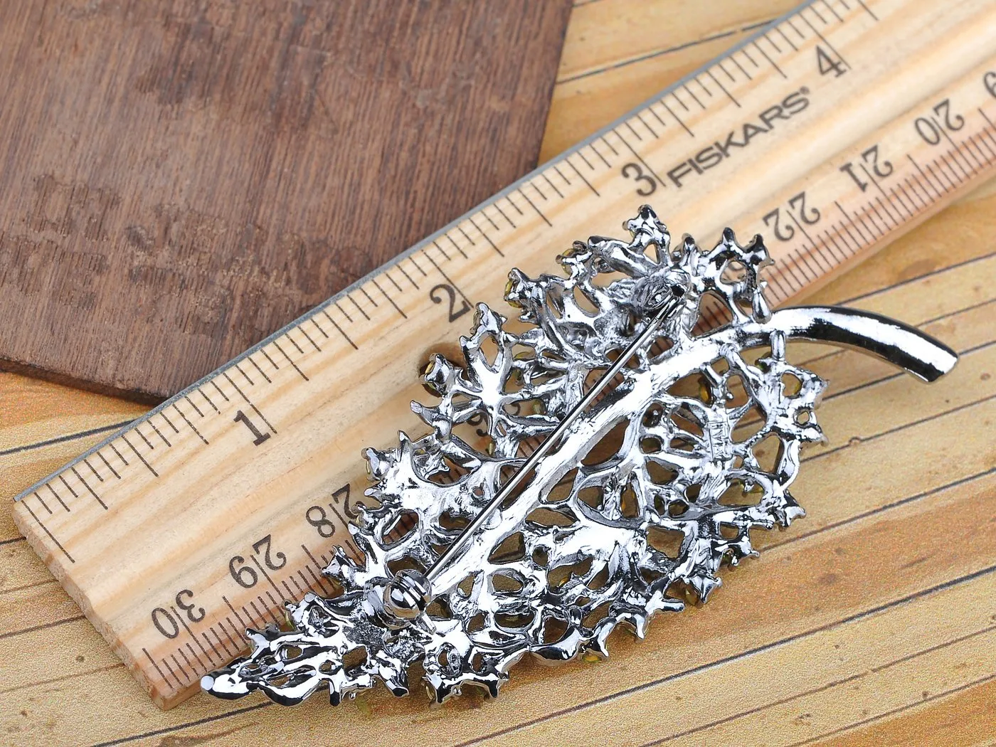 Alilang Antique Inspired Silvery Tone Shine Green Crystal Rhinestones Leaves Brooch Pin