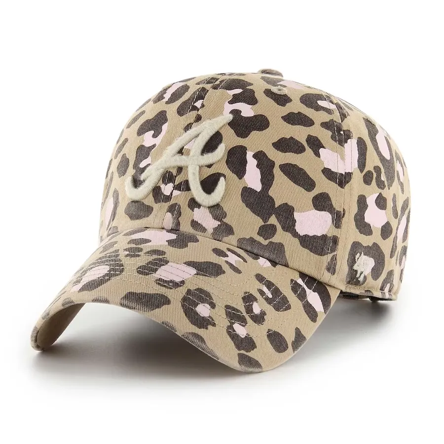 ATLANTA BRAVES WOMEN'S 47 BRAND ADJUSTABLE CLEAN UP HAT - KHAKI BAGHEERA