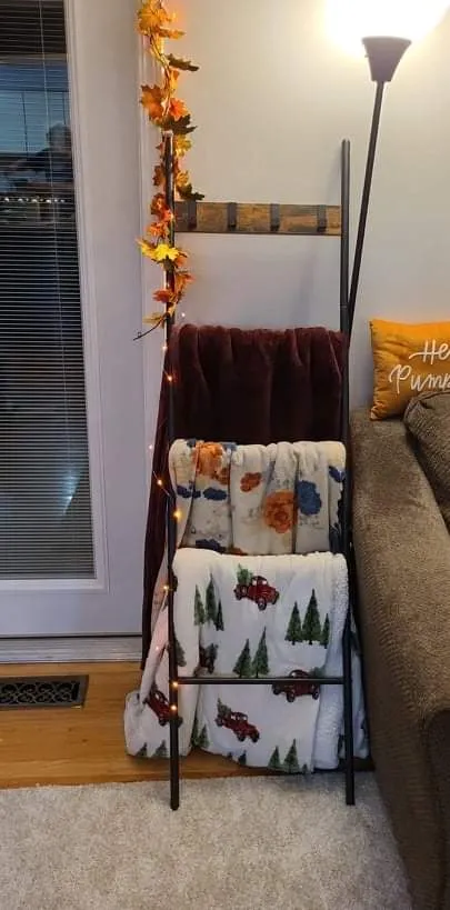 Blanket Ladder, 5-Tier Ladder Shelf, 17.3 x 63 Inches