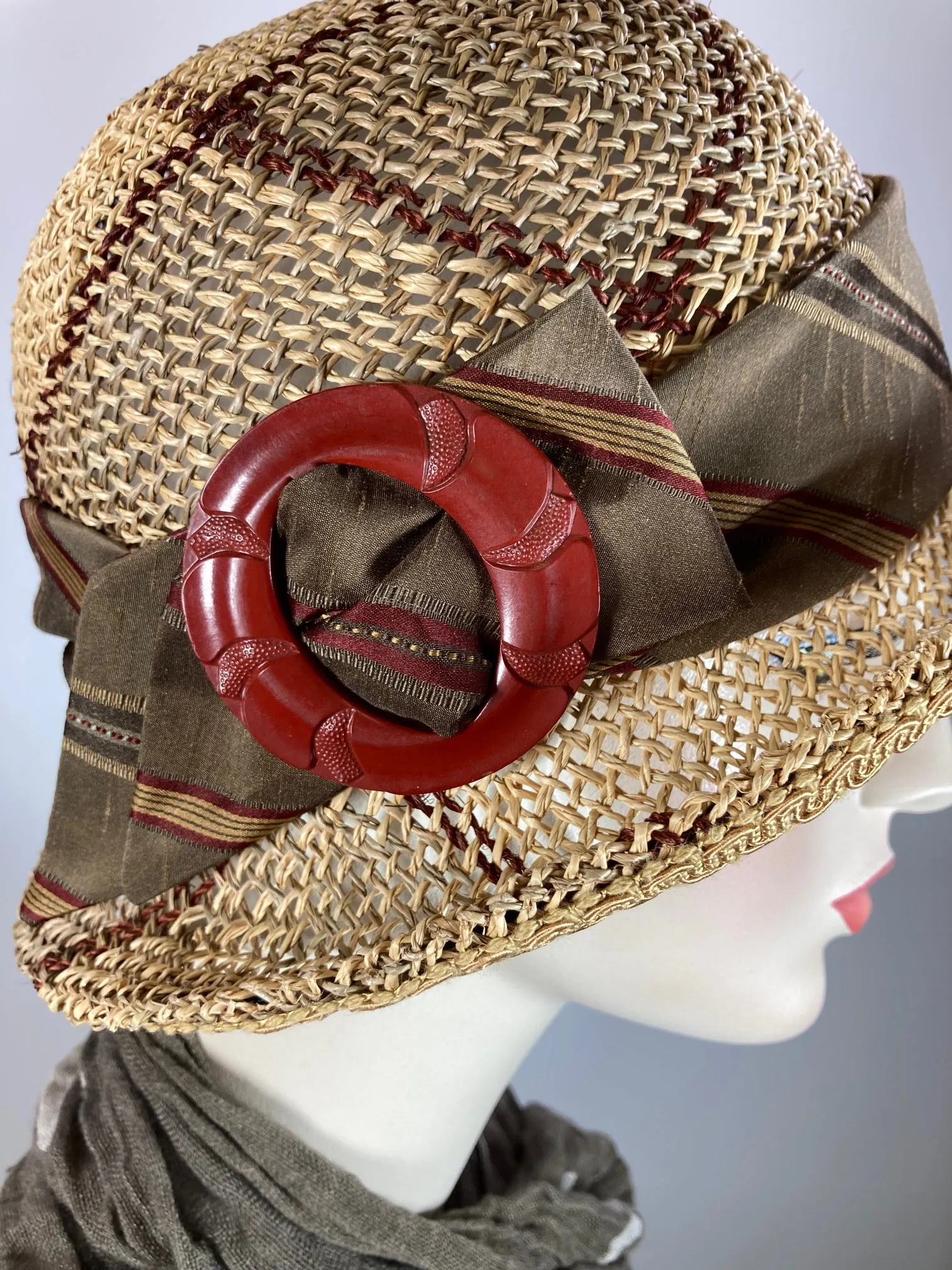 Casual plaid ladies straw cloche hat. 1920s style hat. Womens flapper hat. Beige brown burgundy hat. Light open weave cool summer hat women.