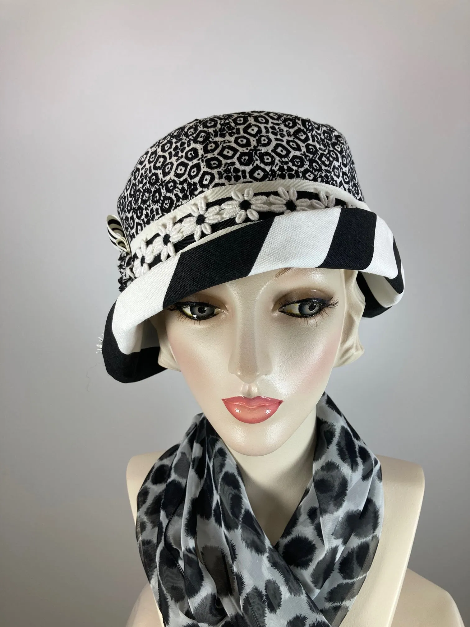 Cotton and Linen Summer Cloche Hat. Small Brim Hat for Women. Ladies Summer Travel Hat. Black White bucket hat. Mixed fabric casual hat.
