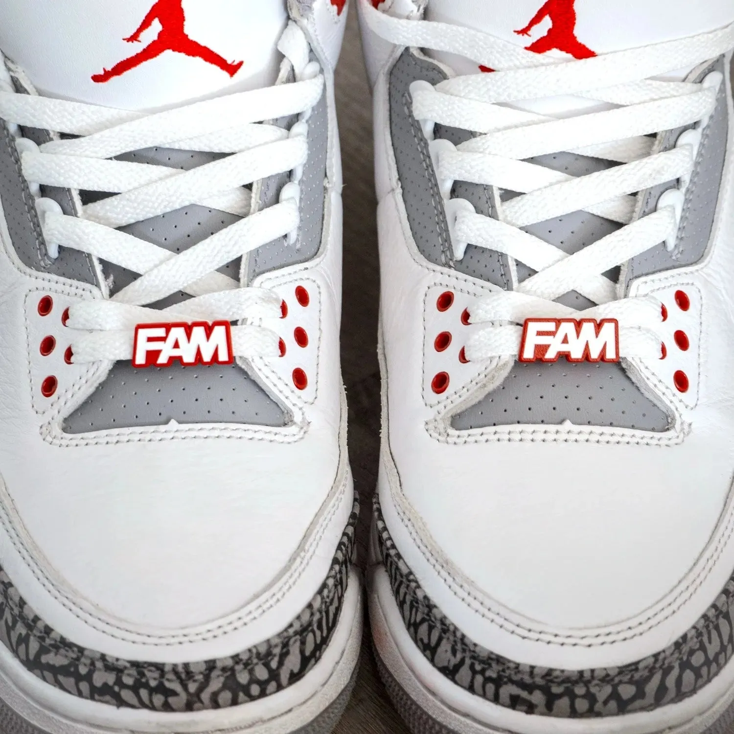 FAM LACE LOCKS   PIN RED / WHITE