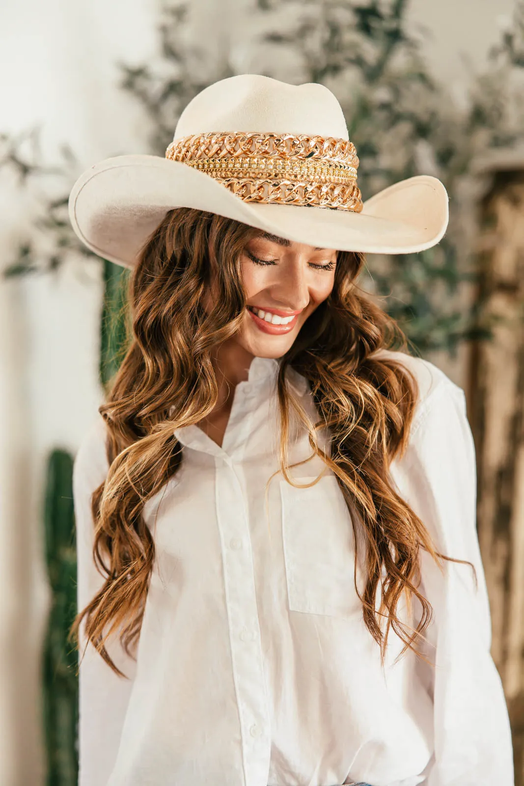 GB ORIGINAL!! The “Beth Dutton” Chain Banded Suede Hat in Ivory