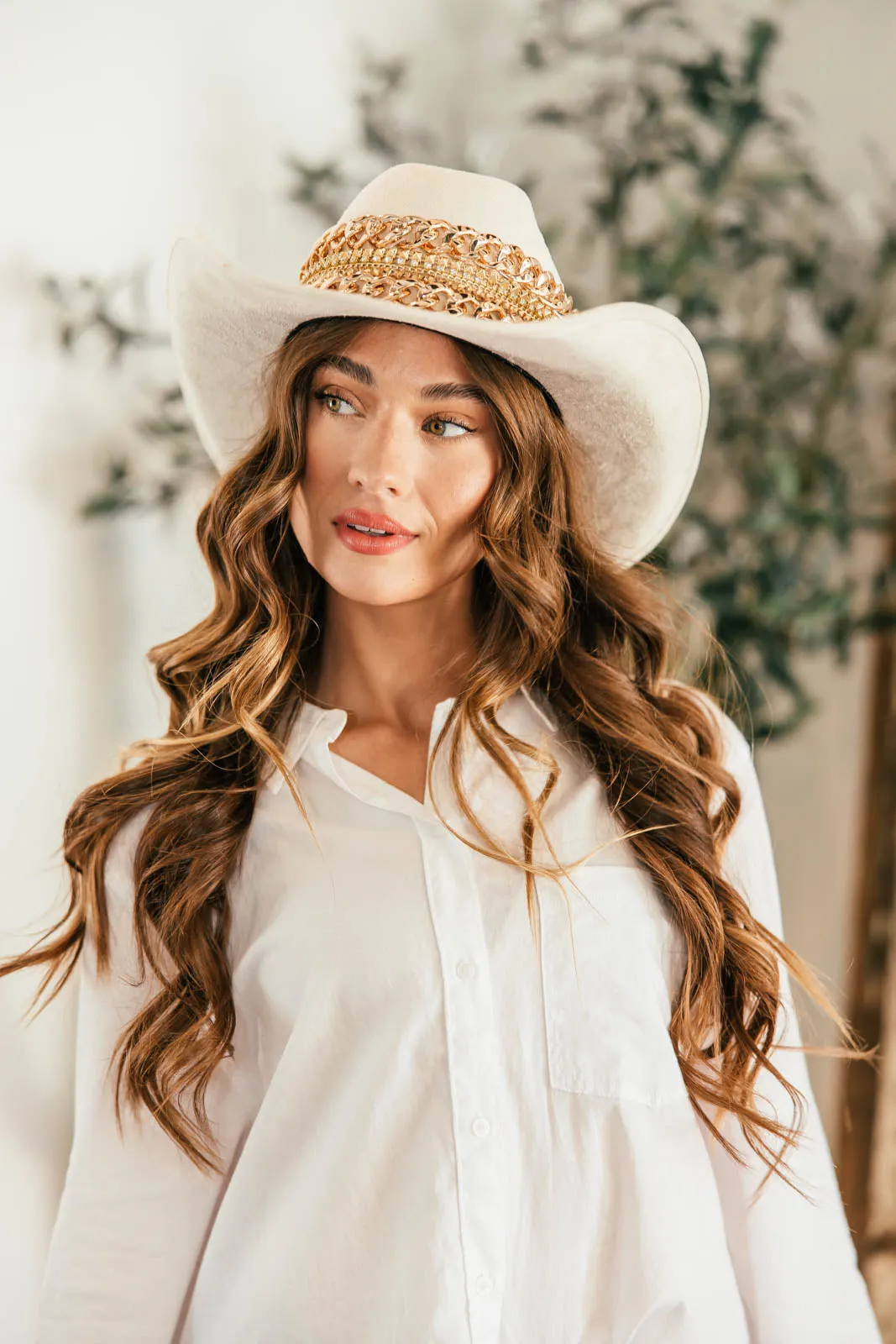 GB ORIGINAL!! The “Beth Dutton” Chain Banded Suede Hat in Ivory