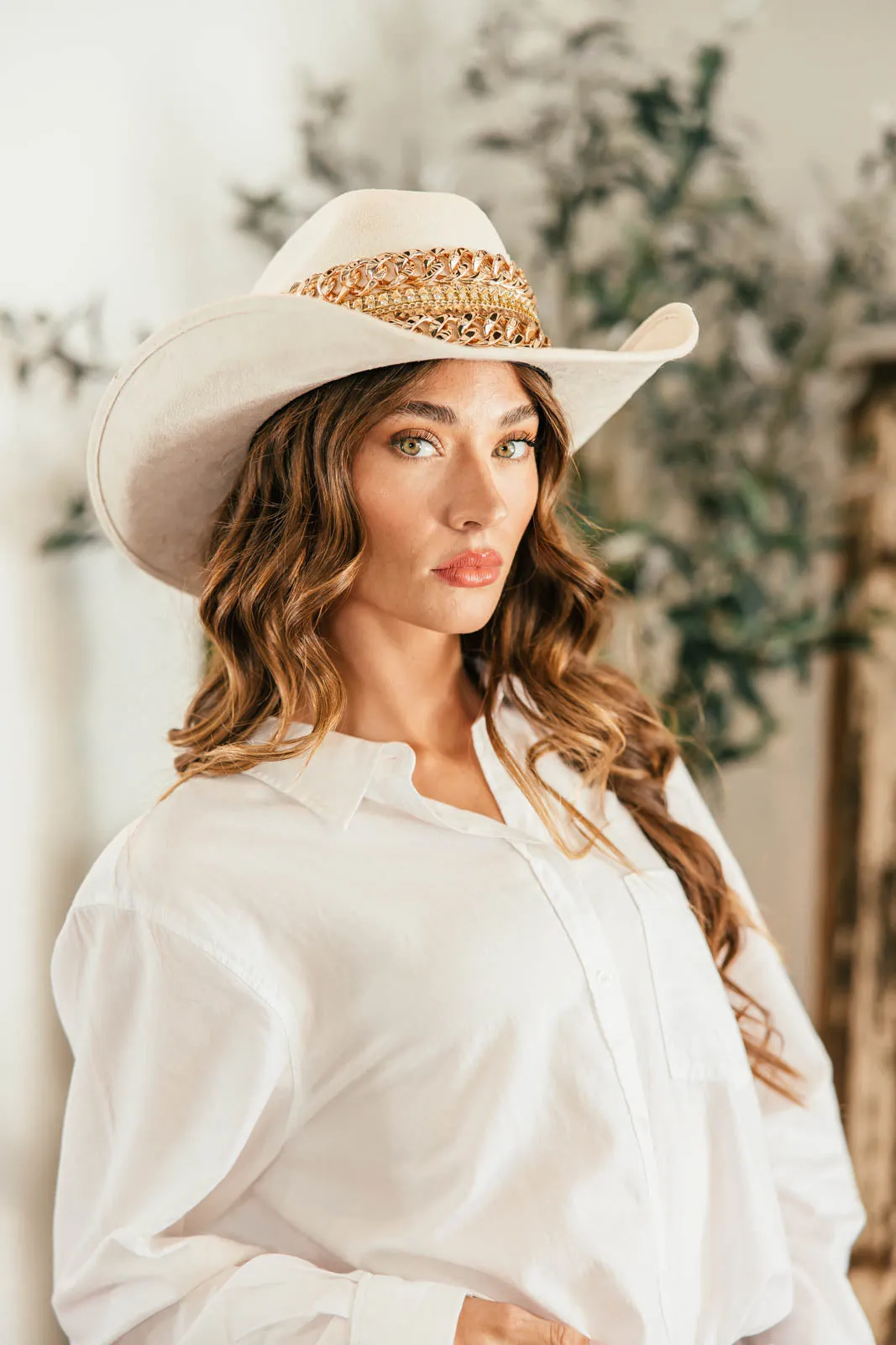 GB ORIGINAL!! The “Beth Dutton” Chain Banded Suede Hat in Ivory