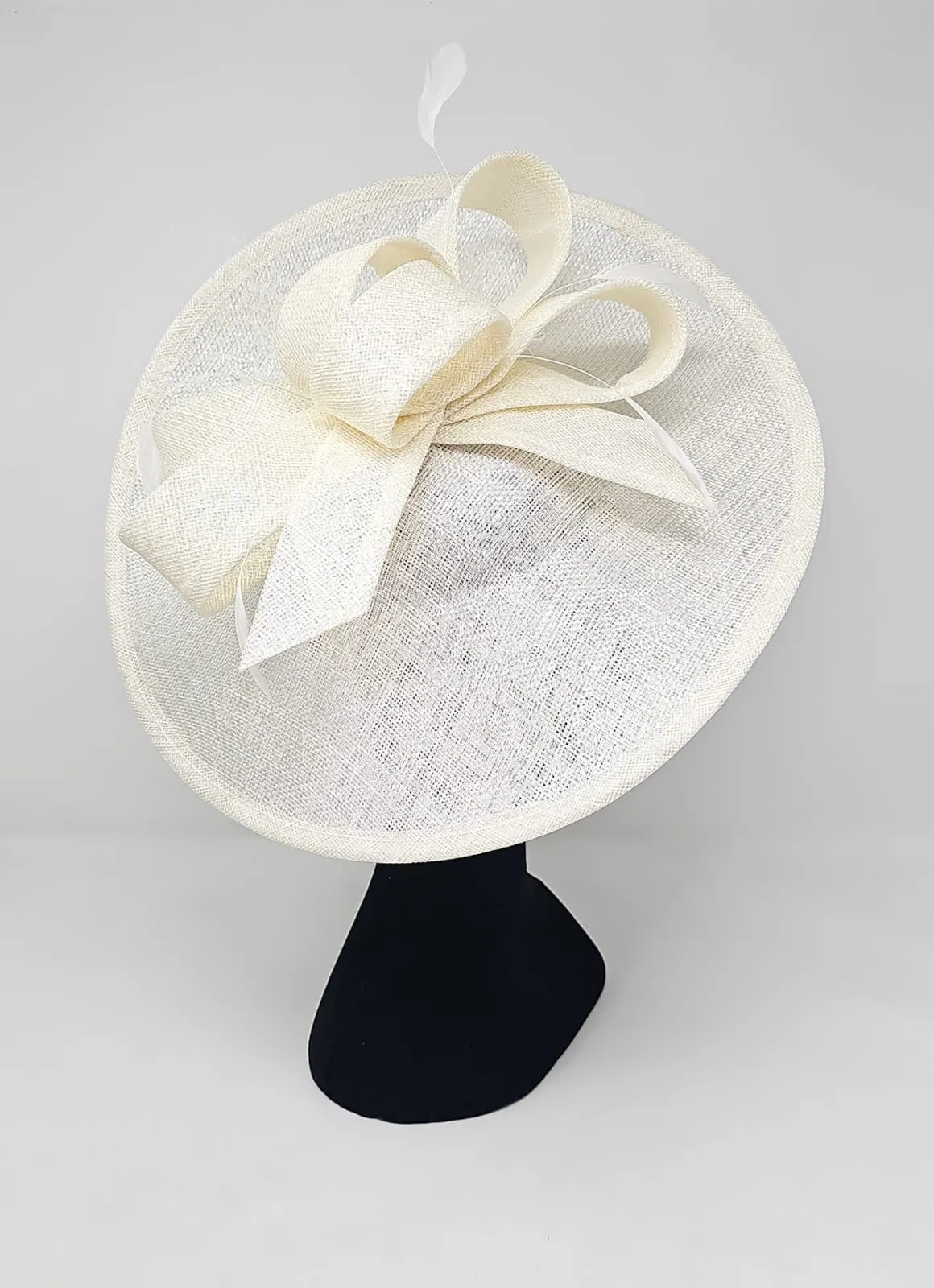 Metallic Ivory Looped Feather Hatinator