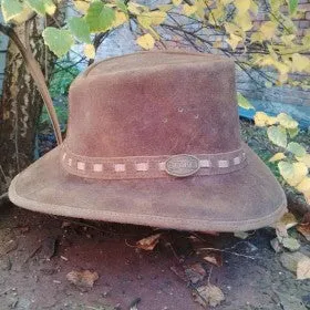 SELKE STRESSED LEATHER HAT