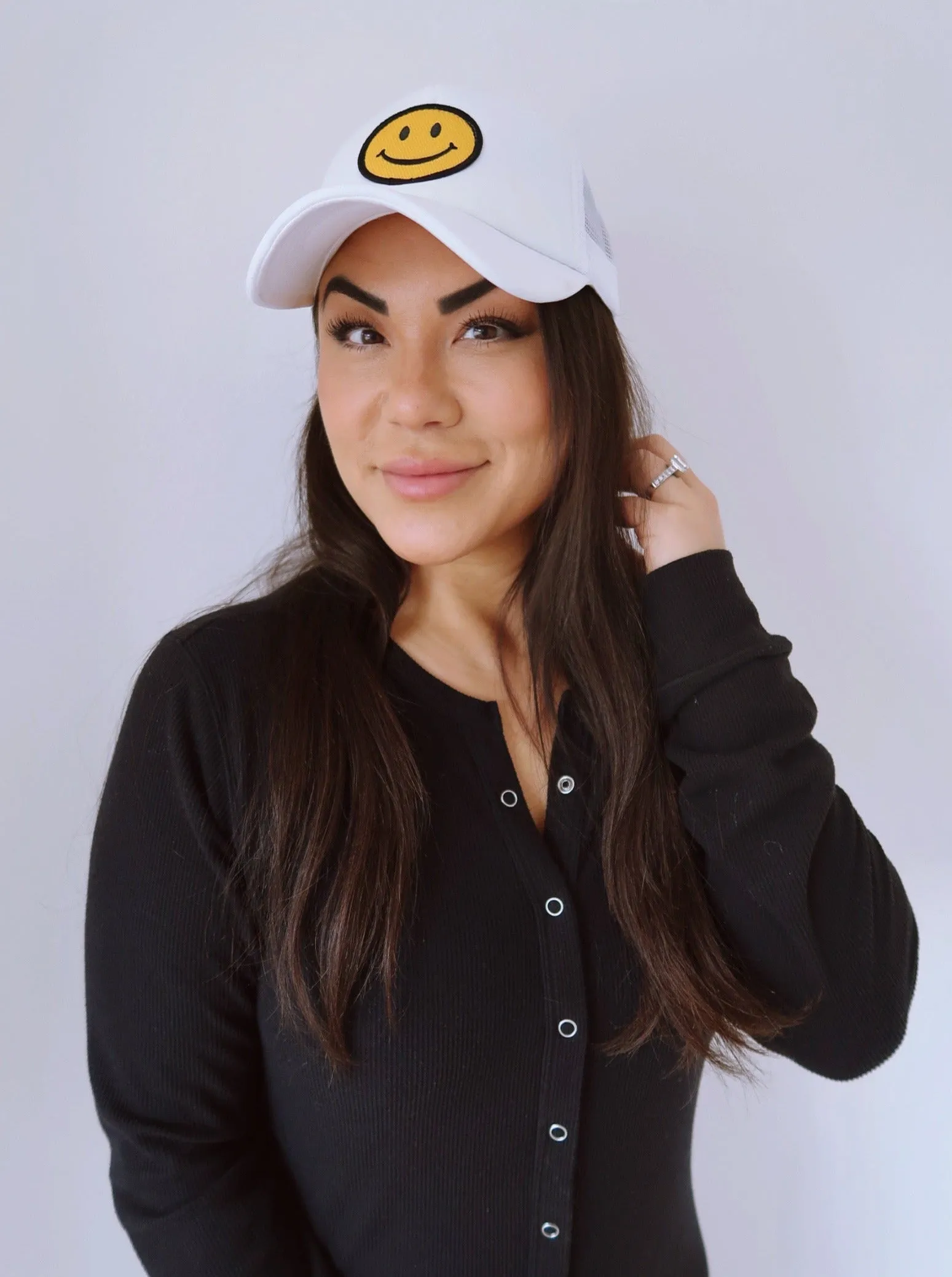 SMILEY FACE TRUCKER HAT IN WHITE