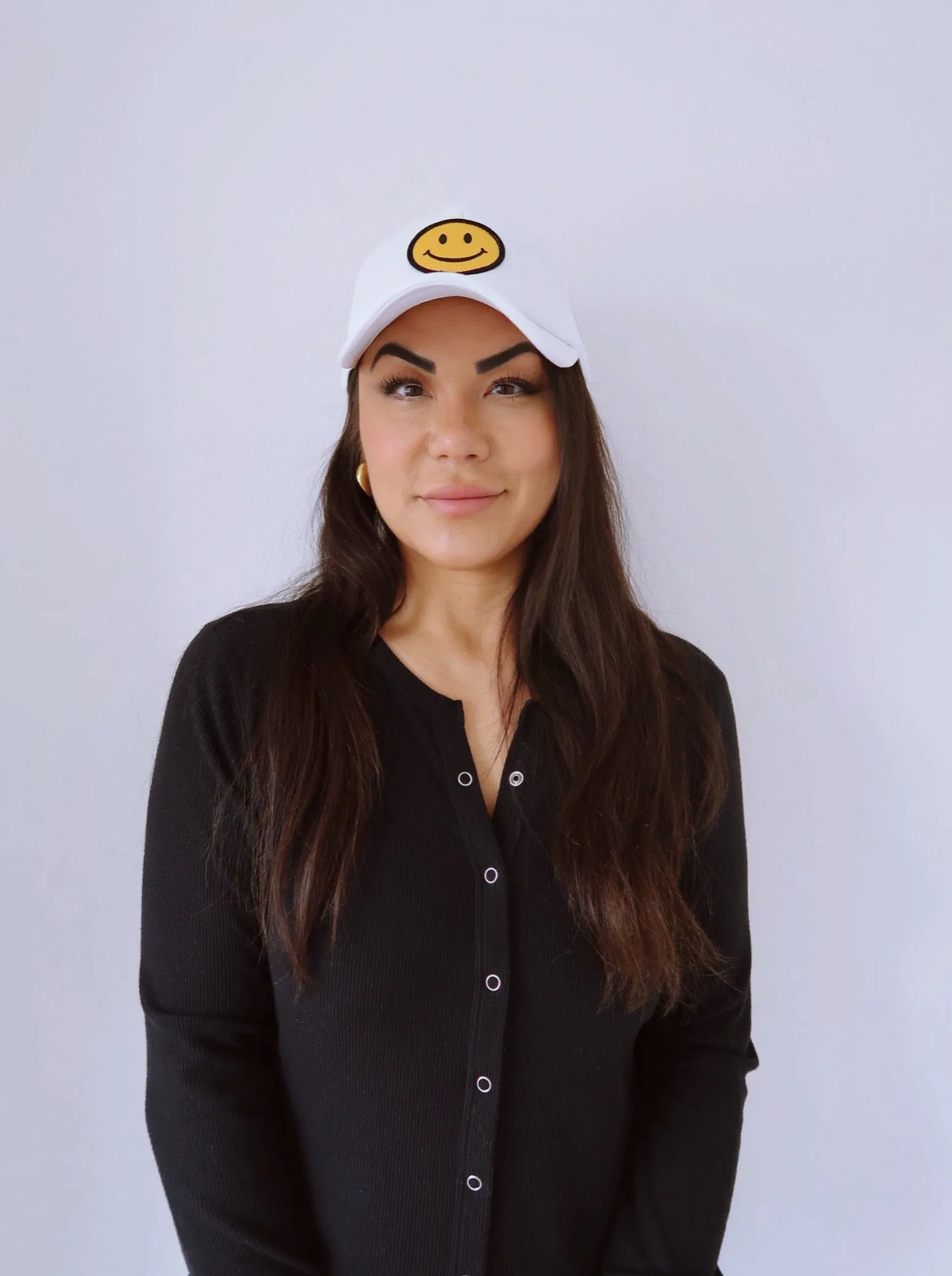 SMILEY FACE TRUCKER HAT IN WHITE