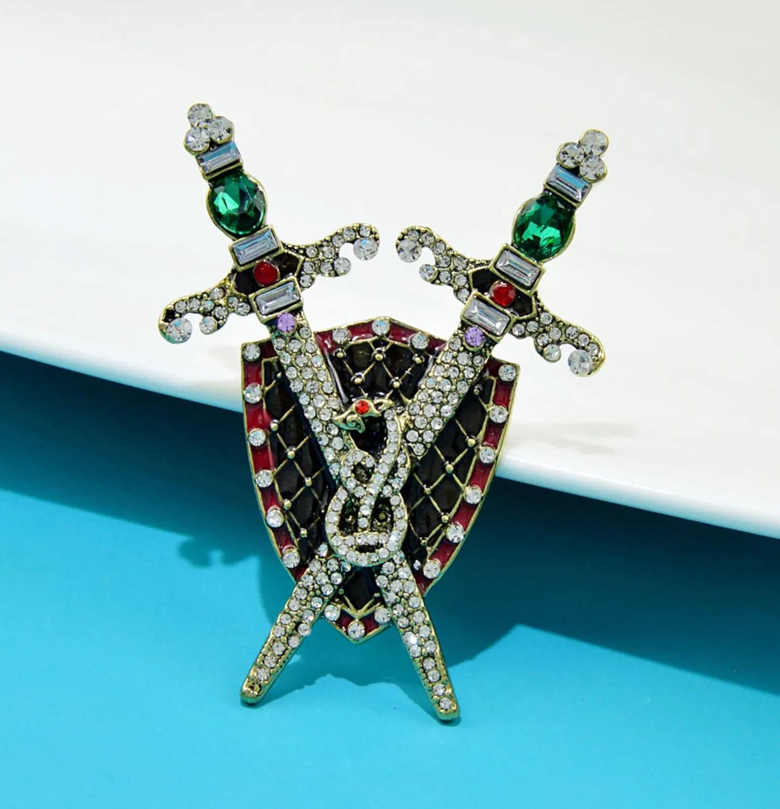 Sword shield brooch vintage look stunning diamonte gold plated christmas pin jj7