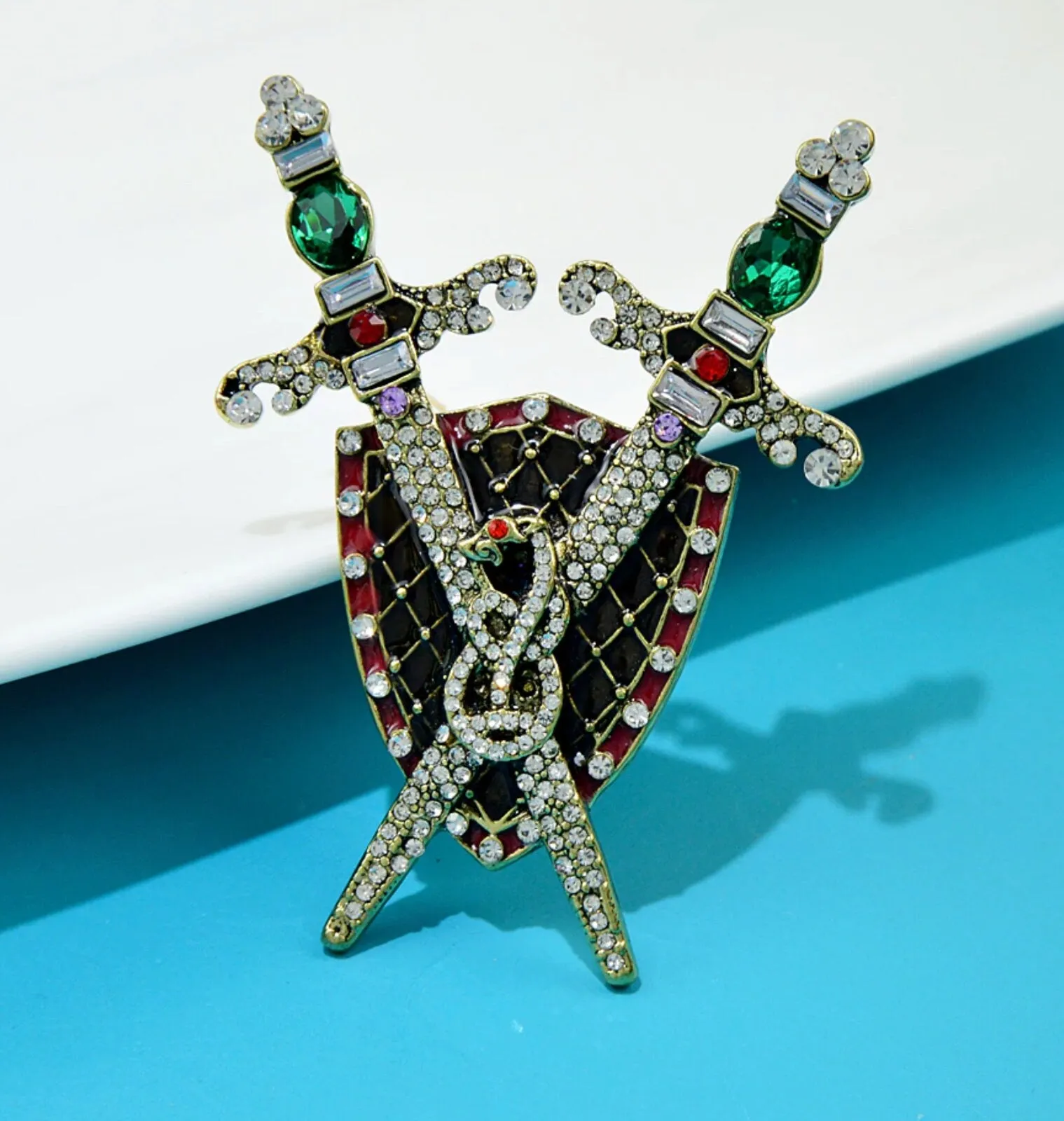 Sword shield brooch vintage look stunning diamonte gold plated christmas pin jj7