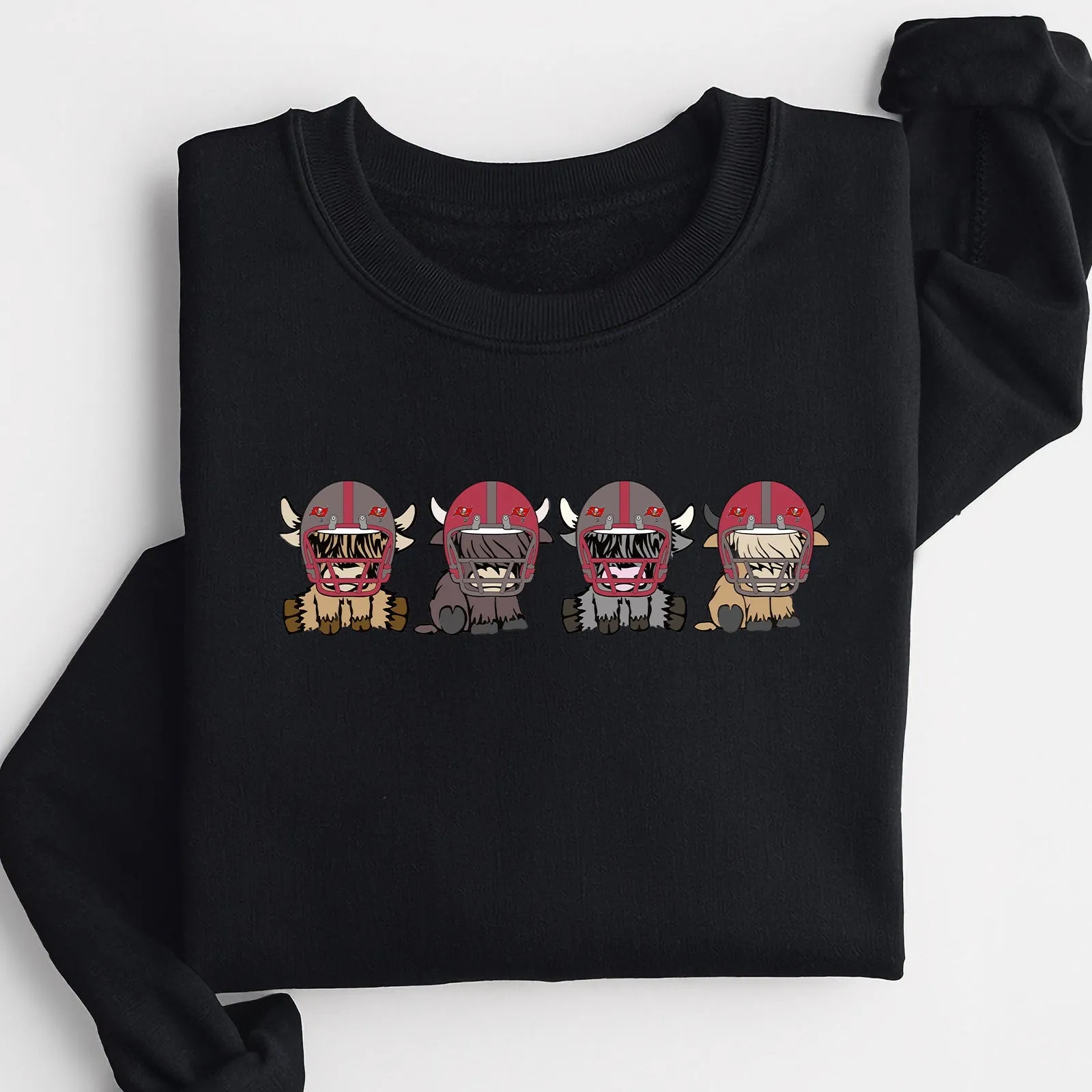 Tampa Bay Buccaneers Highland Cow Football Team Football Lovers Gift Unisex Crewneck Hoodie Sweatshirt